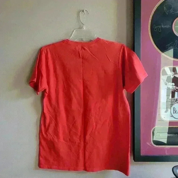 Naruto Shippuden 2002 Boys T-Shirt M Group Fighting Scene Red Short Sleeve - Picture 2 of 9